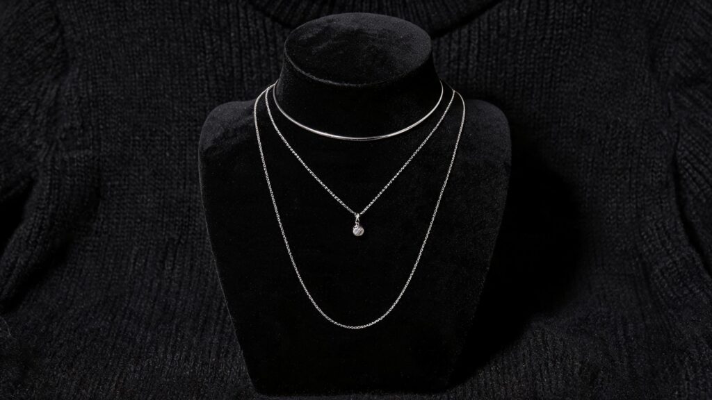 Layering Silver Jewelry for Fall: Combining Pieces Without Overwhelm